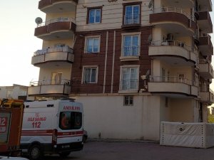 Küçük Çocuklarıyla Birlikte Kendini Eve Kilitledi, 9 Saatte İkna Edilebildi