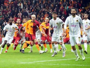 Spor Toto Süper Lig: Galatasaray: 2 - İ̇stanbulspor: 0 (İ̇lk Yarı)