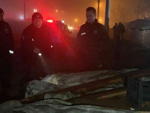 Elektrik Direğini Çaldılar, Polise Yakalanacaklarını Anlayınca Atla Kaçtılar