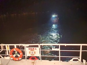 Avcılar Ambarlı Önlerinde Makine Arızası Yaşayan Tekne Kıyıya Çekildi