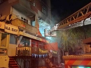 Evi Boşaltan Kiracı Daireyi Ateşe Verdi, Yanan Dairede Patlama Meydana Geldi