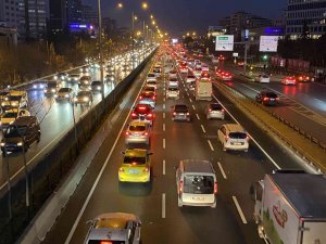İ̇stanbul’da Haftanın İlk İş Gününde Trafik Yoğunluğu Oluştu