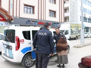 Ülke Genelinde Mal Ve Hizmet Satmak Suretiyle Halkı Rahatsız Eden Şahıslara Ve Dilencilere Yönelik Uygulama Gerçekleştirildi