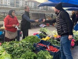 Pazarcı Esnafına Bere Dağıttılar