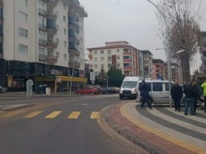 Hafif Ticari Araç İstinat Duvarına Çaptı: 1 Yaralı