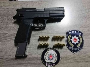 Adana’da Şüphe Üzerine Durdurulan Şahıstan Tabanca Çıktı