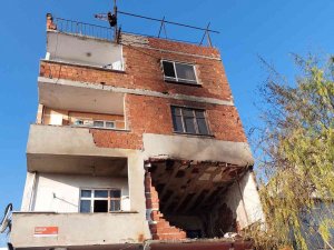 Avcılar’da Kiracının Yakıp Kaçtığı Evden Yeni Detaylar Ortaya Çıktı