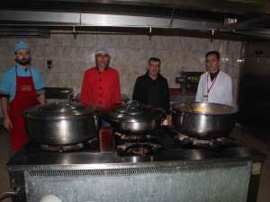 Yurttaki Fazla Yemekler İhtiyaç Sahiplerine Ulaştırılıyor