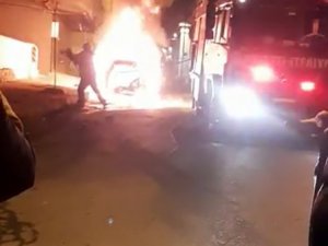 Park Halindeki Otomobil Alev Topuna Döndü, O Anlar Böyle Görüntülendi