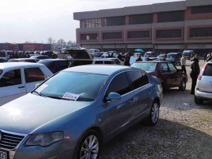 Yılbaşı Öncesi Oto Pazarında Yoğunluk