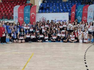 Yıldızlar Voleybolda Birinci Bilgi Orta Okulu Oldu