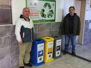 Plastik, Kağıt Ve Metal Atık Kutuları Okullardaki Yerini Aldı