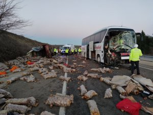 1 Kişinin Hayatını Kaybedip 4 Kişinin Yaralandığı Kazada Otobüs Şoförü Tutuklandı