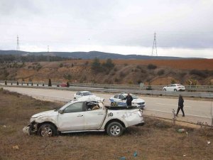 Yoldan Çıkan Pikap Takla Attı: 3 Yaralı