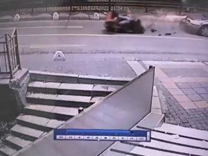 İ̇stanbul’da Motosikletli Kuryenin Öldüğü Feci Kaza Kamerada