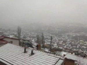 Çelikhan Beyaza Büründü