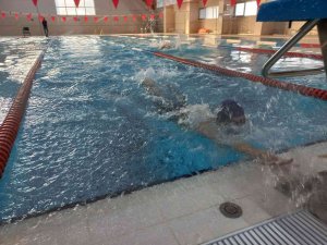 Kulaçlar Birincilik İçin Atıldı