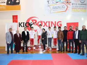 Kick Boks Şampiyonlarına Madalyaları Teslim Edildi