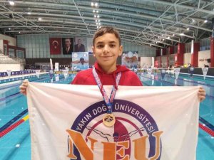 Yüzme Yarışmasında Kıbrıs’a Başarı Taşıdılar