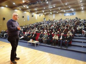 Sultangazi’de "İ̇nsanın Mutluluk Arayışı" İsimli Söyleşi İlgi Gördü