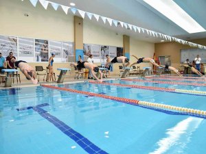 Yüzme Şenliğinde Kulaç Attılar