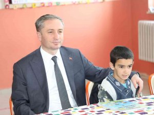 Ağrı Milli Eğitim Müdürü Kökrek, Öğretmen Ve Öğrencilerle Bir Araya Geldi