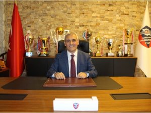 Karabükspor Başkanı Giderken Kupaları Da Yanında Götürdü