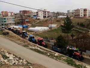 Siirt’te 20 Traktörle Düğün Konvoyu Yaptılar