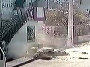 İ̇zmir’de Balkonun Çökme Anı Kamerada