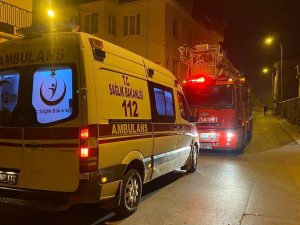 Evde Çıkan Yangında Anne, Baba Ve Çocuk Dumandan Etkilendi