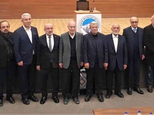 Şair-yazar Metin Önal Mengüşoğlu ’Ahlak Ve Düşünce Adamı Mehmet Akif’ Konferansına Katıldı