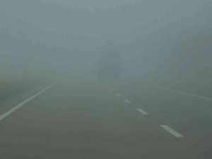 Aksaray’da Yoğun Sis Görüş Mesafesini 20 Metreye Düşürdü