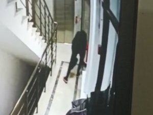 Yürüyerek Geldi, Ayakkabıları Ve Bisikleti Çalarak Kaçtı