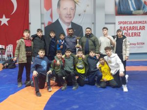 Kütahyalı Sporcular Sakarya’dan Madalya İle Döndü