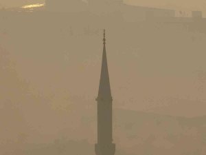 Yüksekova’da Yoğun Sis: Görüş Mesafesi 10 Metreye Kadar Düştü