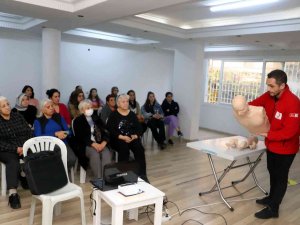 Akdeniz’de Mahalle Sakinlerine İlkyardım Eğitimi