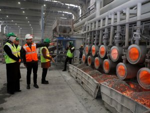 Vali Dünyanın Sayılı Tesislerinden Olan Magnezyum Tesisini İnceledi
