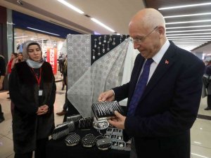 Yenimahalle Belediyesince "Geleneksel Yeni Yıl Hediyelik Eşya Sergisi" Açıldı