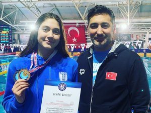 Eskişehirli Milli Yüzücüden Bir Rekor Daha
