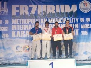 Şampiyon Karateci, Ağabeyinin Yolunda İlerliyor