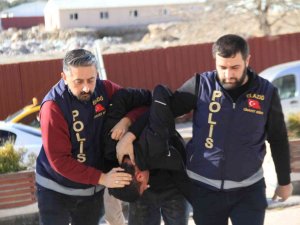 Polisi Bıçaklayan Şüpheli Adliyeye Sevk Edildi