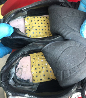 Rize'de kargo paketindeki ayakkabıdan uyuşturucu çıktı