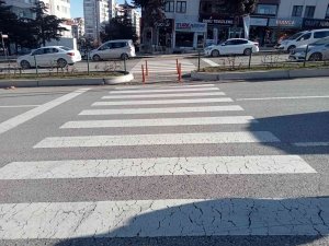 Otomobilin Çarptığı Kişi Metrelerce Savrularak Hayatını Kaybetti