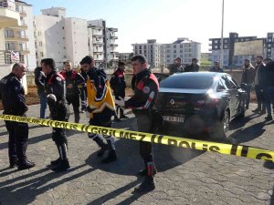 Aracında Ölü Bulundu