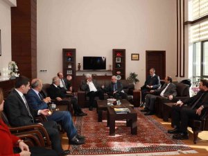 Rektör Çomaklı’dan Mevkidaşı Çakmak’a Hayırlı Olsun Ziyareti