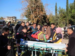 Hafif Ticari Araç İle Otomobilin Çarpıştığı Kazada Can Pazarı