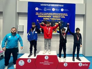 Yunusemreli Güreşçiler Sakarya’dan Kupa Ve Madalyalarla Döndü