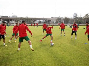 Karşıyaka, İçeride Ve Dışarıda Aynı