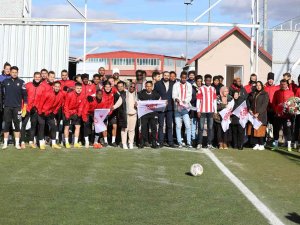 Sivasspor’a Galatasaray Maçı Öncesi Yabancı Öğrencilerden Destek