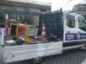 Okul Önünde Seyyar Satıcı Dehşeti, Zabıtayı Silahla Yaraladı